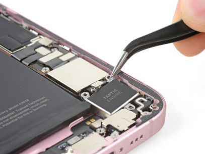 Замена вибромотора iPhone 15 Plus