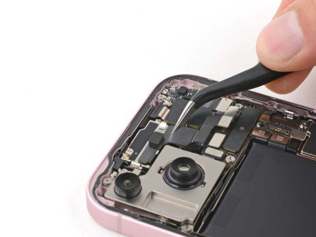 Замена фронтальной камеры iPhone 15