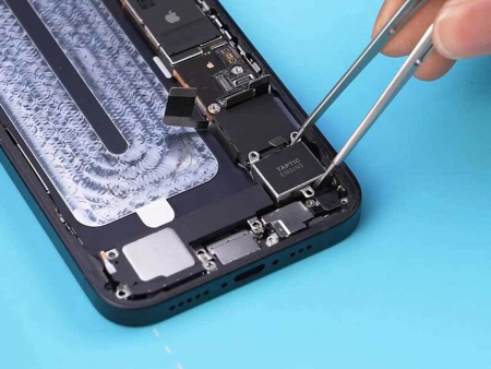 Замена верхнего динамика iPhone 16e